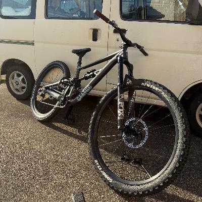 ステータス160です。前オーナーによってバチバチトリック仕様になってますが僕はストッピーくらいしか出来ません。