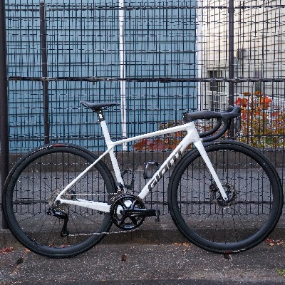 2025-
opal white