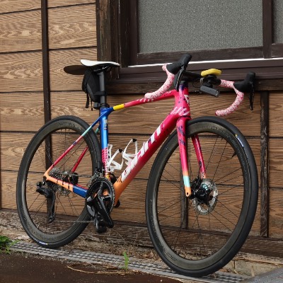初めまして！
とりあえず初めての投稿😎

TCR ADVANCED PROネオンフラックス
コンポ 105 Di2
ハンドル　CONTACT SLR 一体型
ホイール カンパニョーロ　BORA WTO45
サドル　アルテマ(白)
日本最後の一本だったので即決しました