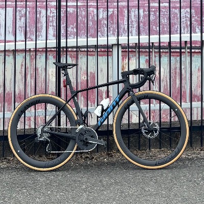 GIANT TCR AD2
sramの3グレードミックスコンポ