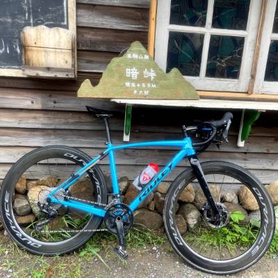 最近流行りのグラベルロードのオンロード仕様。グラベル仕様はまた。