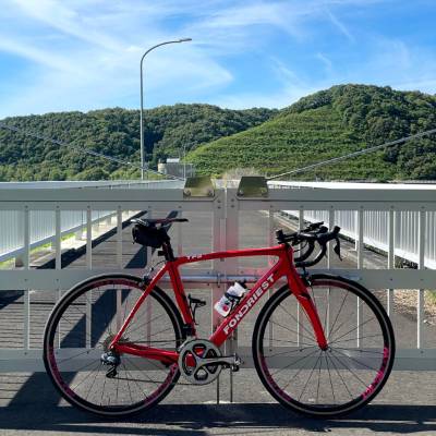 練習ホイールの仕様。
PAXPROJECTさんの手組ホイールで1500gを切るくらいの重さだったと思います。
とても良く走るホイールで気に入ってます。
オリジナルリムでリムハイトは30mm、スポークはSAPIMのCX-RAY。ハブもオリジナル？のはずです。(ノバテック？)