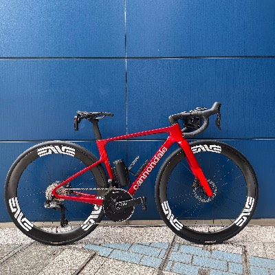 クランクはQO RACE（170mm）、チェーンリングとスパイダーもQO RACE Aero（52-36T）を装着しています。