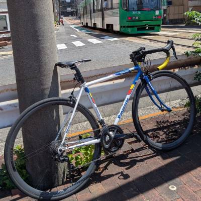 実際のモデル名はORCC32だが、選択欄に無いので致し方無し
僕がロードバイクを始めるきっかけとなったバイク
小学6年生のときに父に連れられて行ったショップで採寸を受けてオーダー
レーシングカラーロルフプリマのホイールとの相性がgood
パーツを変更した箇所は少ないが、一番愛着のあるバイク
リムブレーキ×機械式なので整備のお勉強にもﾖｼ
乗っていて一番楽しいバイク