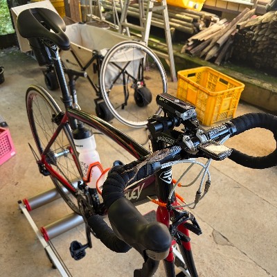 ローラー回してたら、風に乗ってカマキリ飛んできたーwあと天野さん、RIDLEY PHAETON-Rが出てこないんよw改善よろしくお願いします🙏